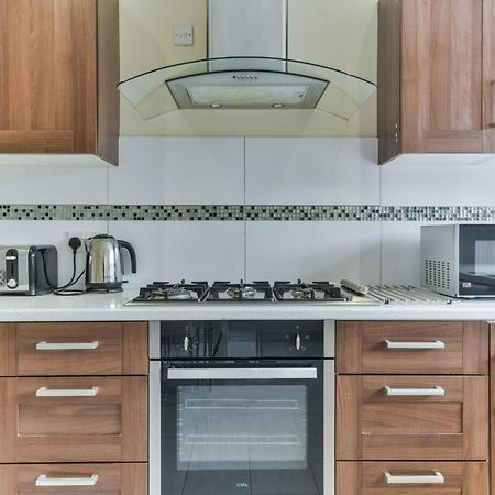 希思罗Royal Living Properties别墅 外观 照片