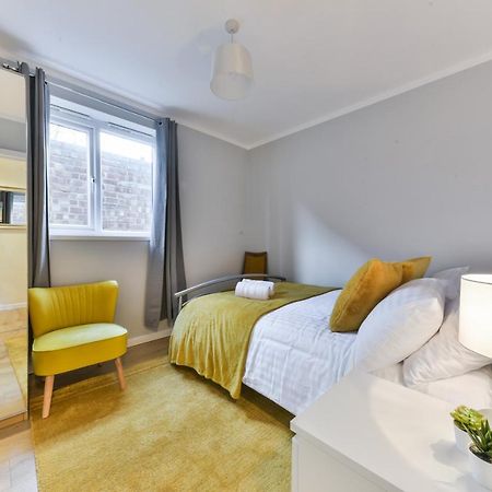 希思罗Royal Living Properties别墅 外观 照片