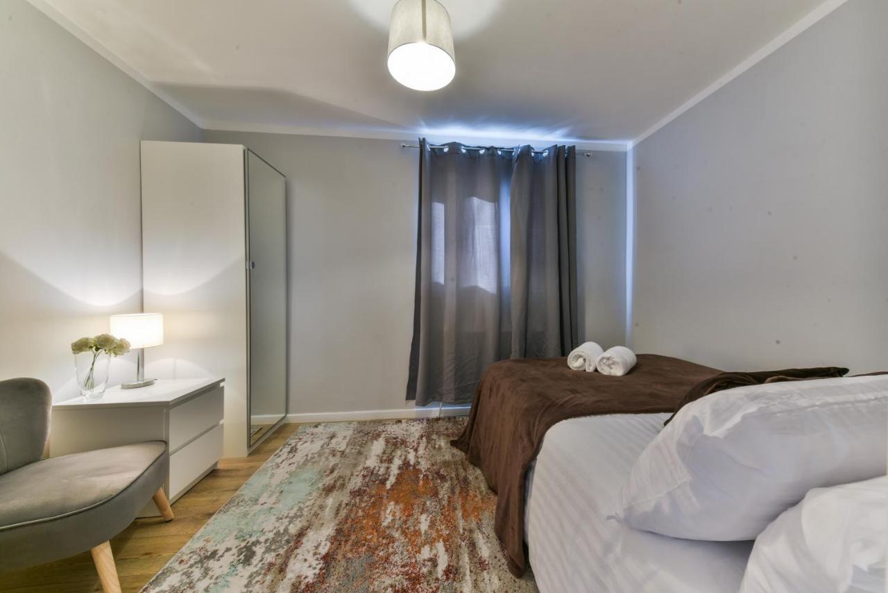 希思罗Royal Living Properties别墅 外观 照片
